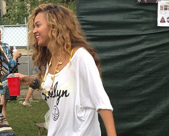 Beyonce + Rita Ora At Made In America! 2012-09-02 19-56-26