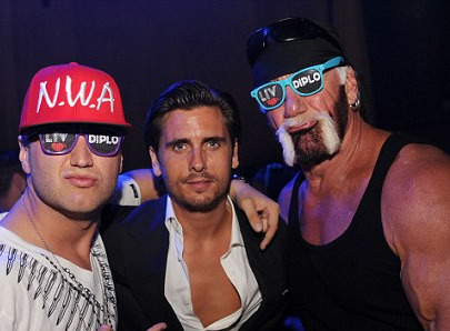 Hulk Hogan schools Scott Disick in the finer points of facial hair as he shows off his own two-toned growth | Mail Online 2012-10-04 20-36-27