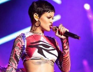 Rihanna in Baku 2012-10-06 19-16-23