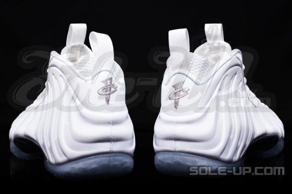 nike-air-foamposite-one-whiteout-6-570x380