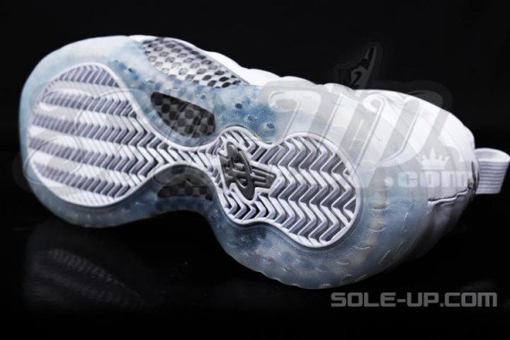 nike-air-foamposite-one-whiteout-7-570x380