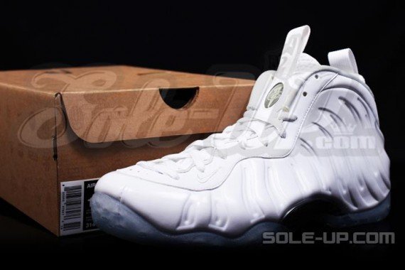 nike-air-foamposite-one-whiteout-8-570x380
