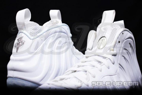 nike-air-foamposite-one-whiteout-9-570x380