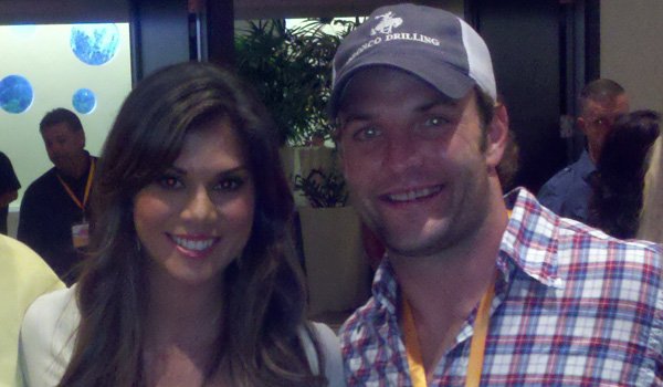 wes-welker-engaged-anna-burns-hooters-model