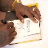 Michael-Vick-atlanta-book-signing