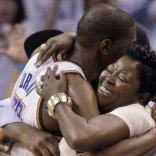 kevin-durant-hug_640_470_s_c1_center_top_0_0