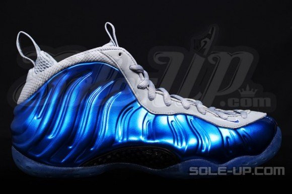 gray and blue foamposite