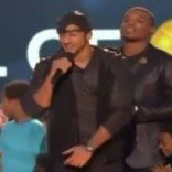 kaepernick-newton-sing