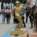 usher-gold-performer