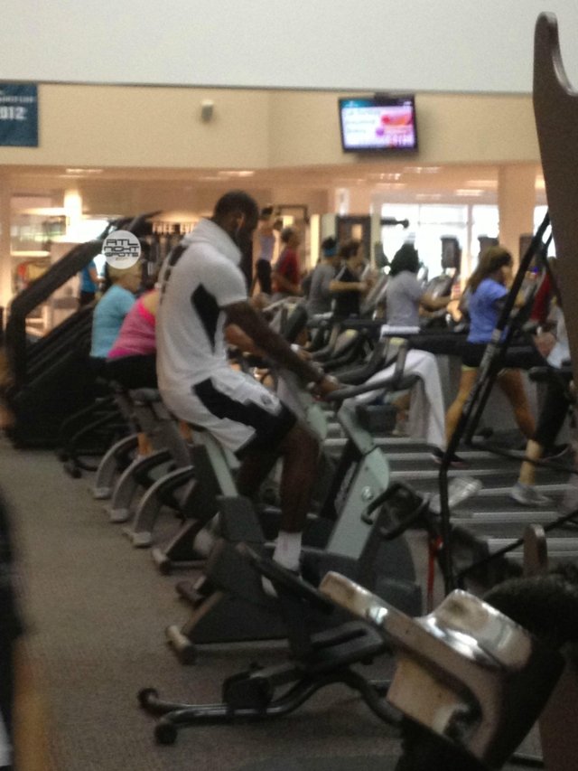 LeBron_James_working_out_640_853_s_c1_center_top_0_0