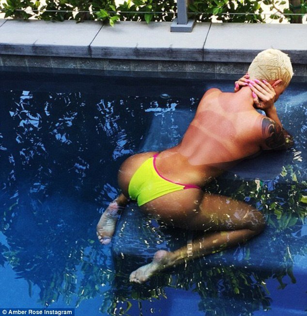 Friday_Amber_Rose_shared_an_Instagram_image_of_herself-m-60_1432961170032