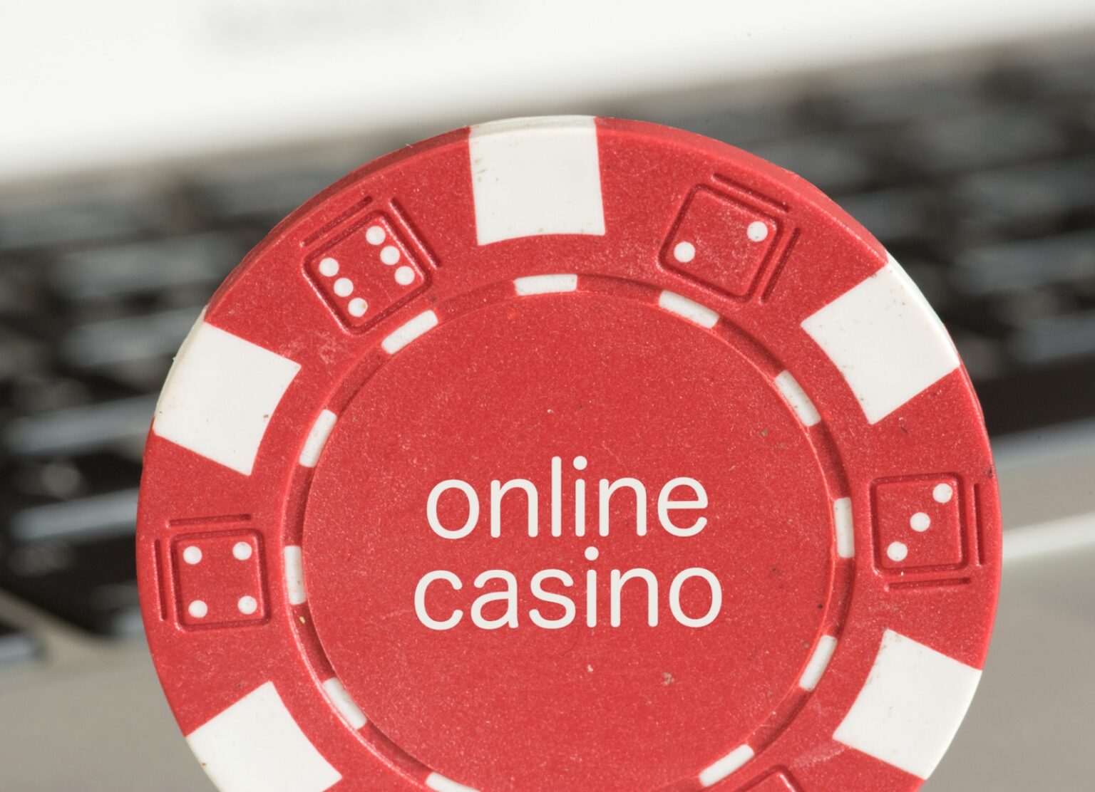 computer-jeton-and-online-casino-1536x1112.jpg