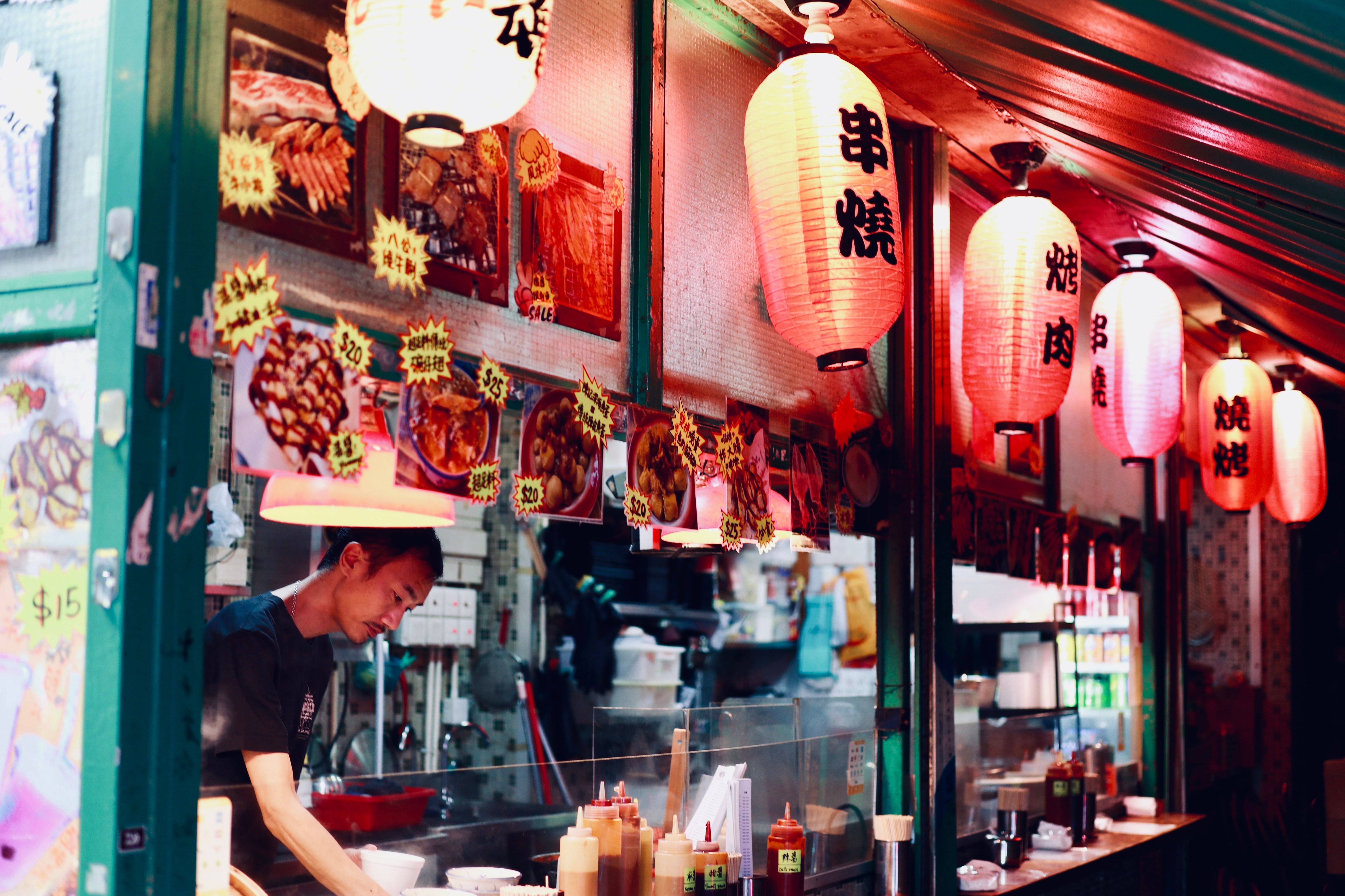 Hong Kong night food stall in Kowloon with traditional lanterns and late-night street dining.